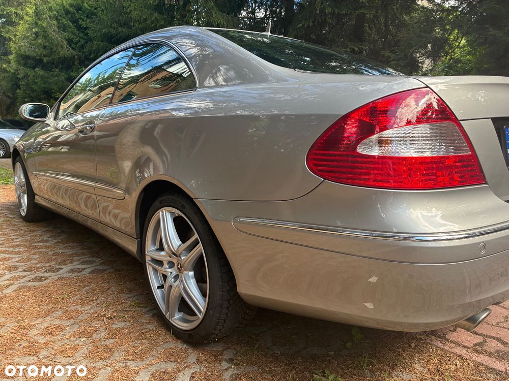 Mercedes-Benz CLK - 12