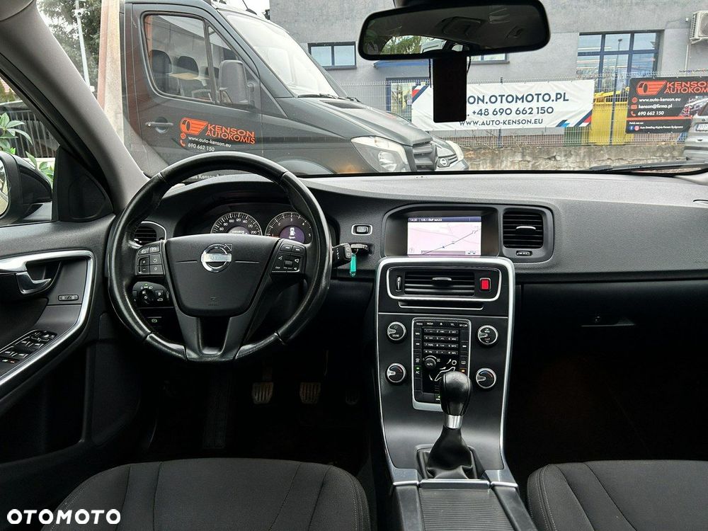 Volvo V60 D2 Momentum - 34
