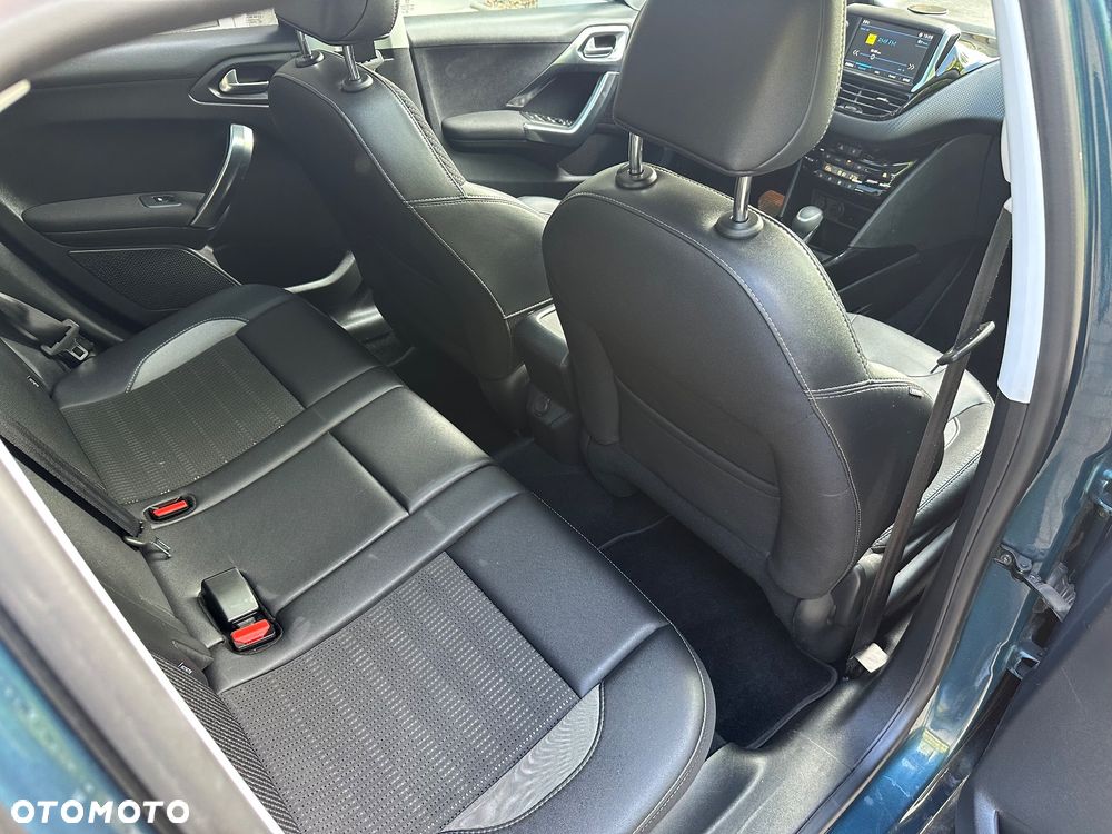 Peugeot 2008 1.2 Pure Tech Allure S&S EAT6 - 14