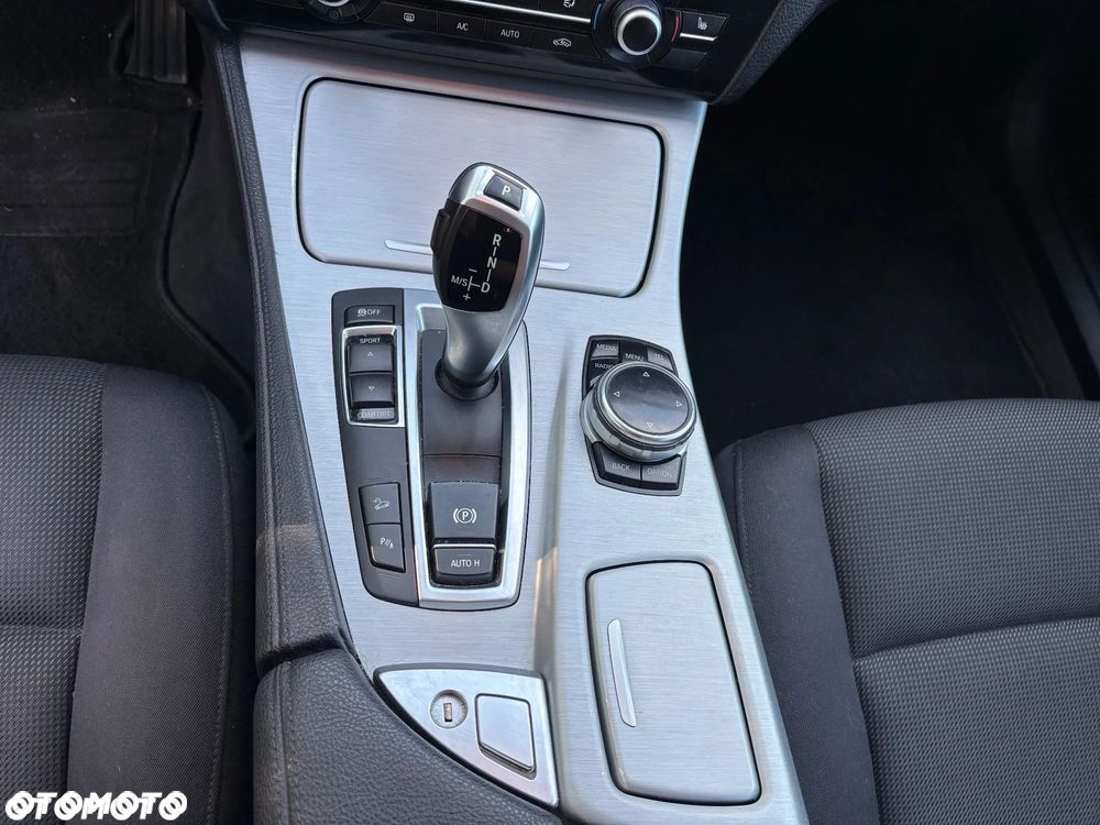 BMW Seria 5 525d xDrive - 14