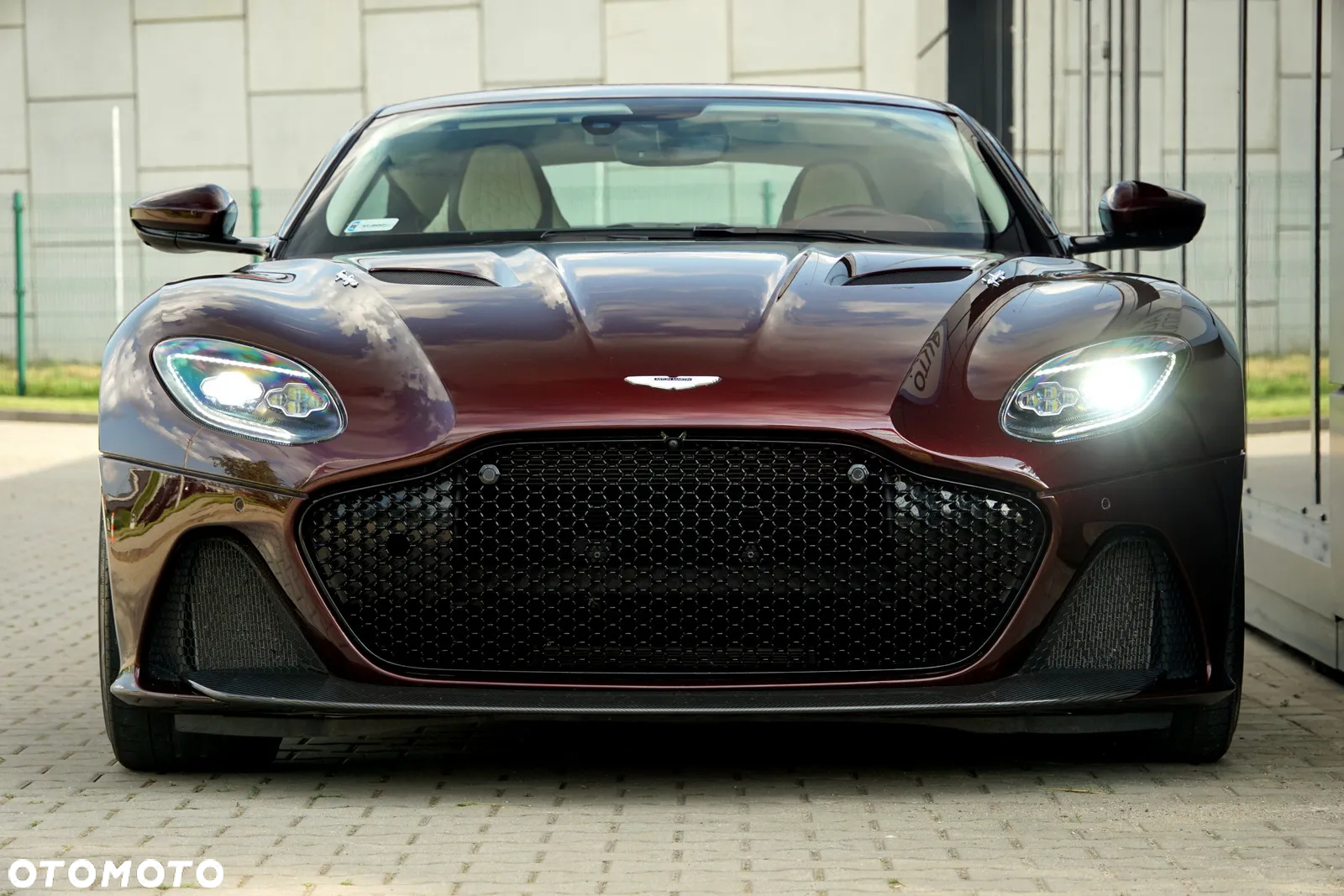 Aston Martin DBS Superleggera Standard - 11