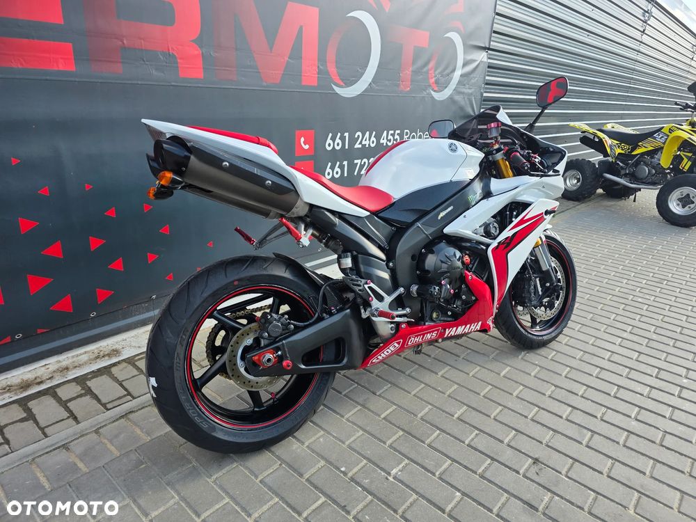 Yamaha R1 - 6
