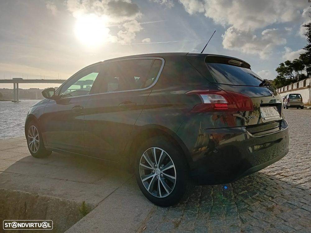 Peugeot 308 1.6 BlueHDi Style J17 - 22