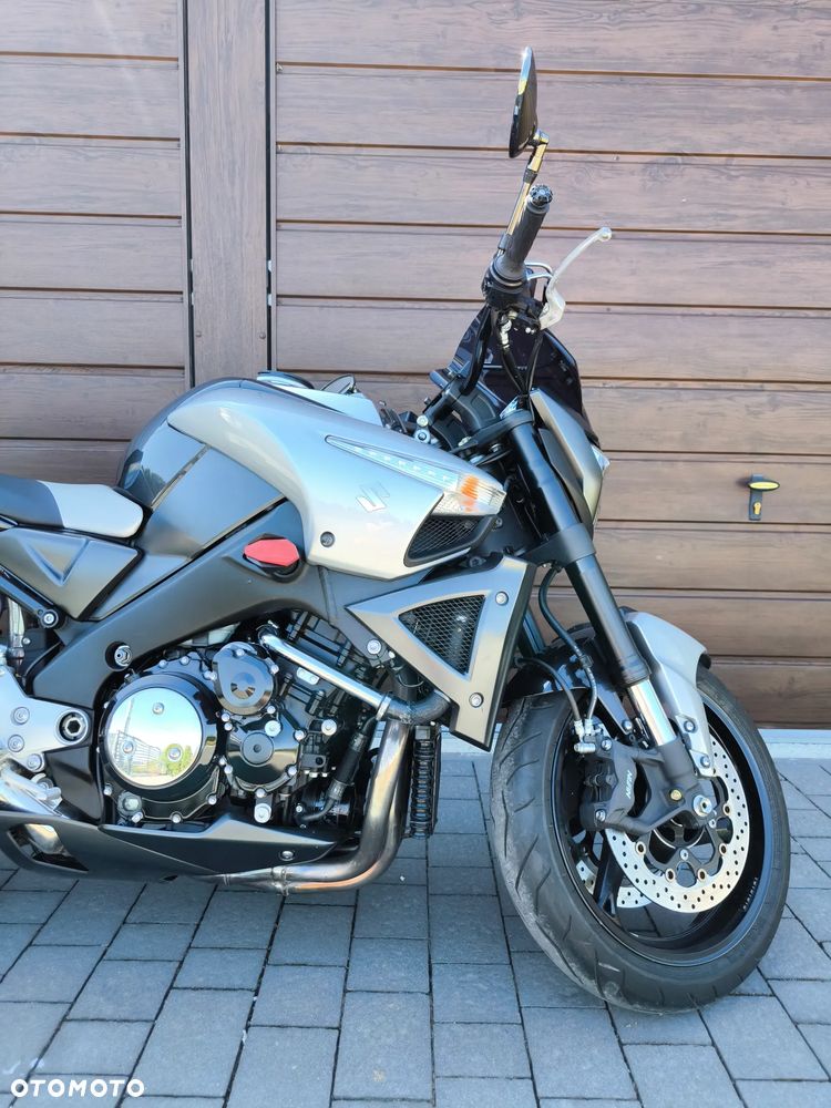 Suzuki GSX - 12