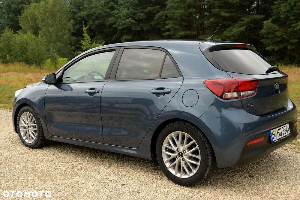 Kia Rio 1.4 L - 5