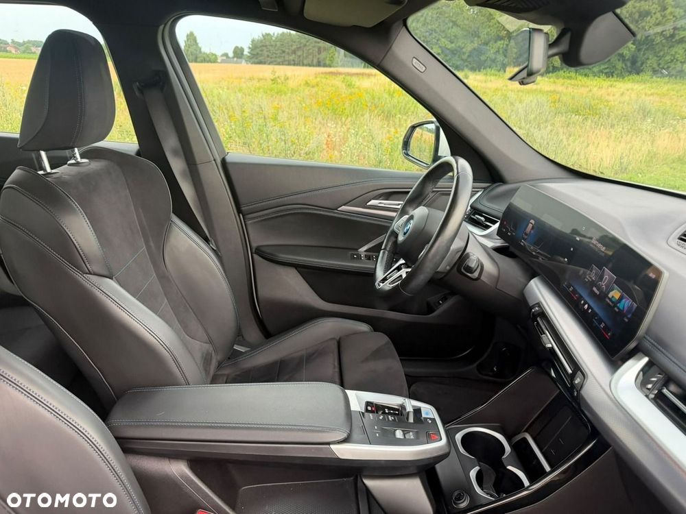 BMW iX1 eDrive20 66.5kWh M Sport - 16