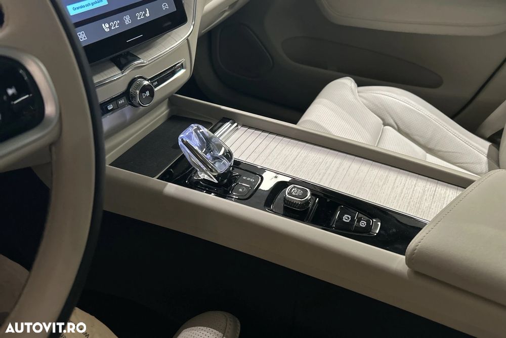 Volvo XC 60 T6 AWD AT PHEV Plus Bright - 17