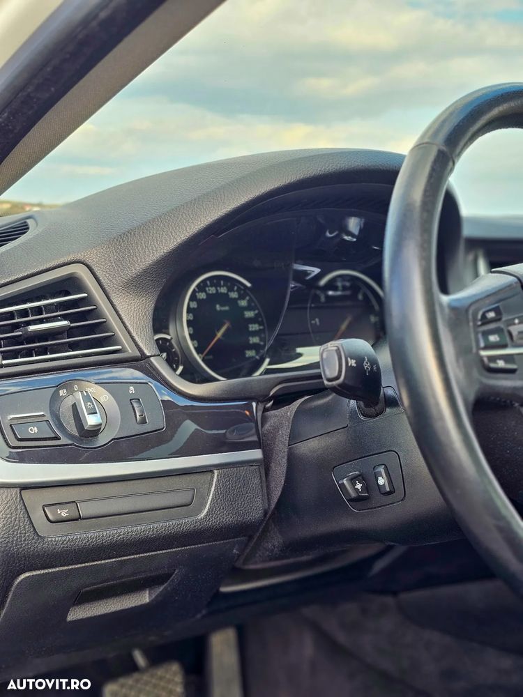 BMW Seria 5 520d Aut. Luxury Line - 14