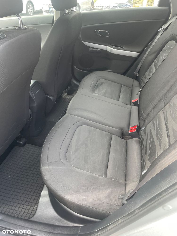 Kia Ceed 1.6 GDI L - 11