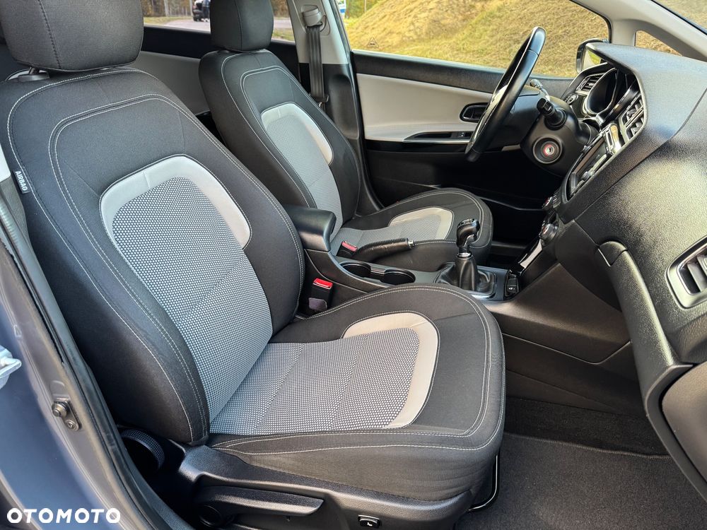 Kia Ceed 1.6 GDI Platinum Edition - 24