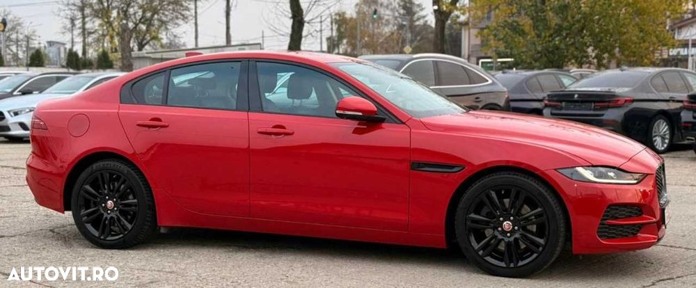 Jaguar XE D200 RWD MHEV R-Dynamic S - 12