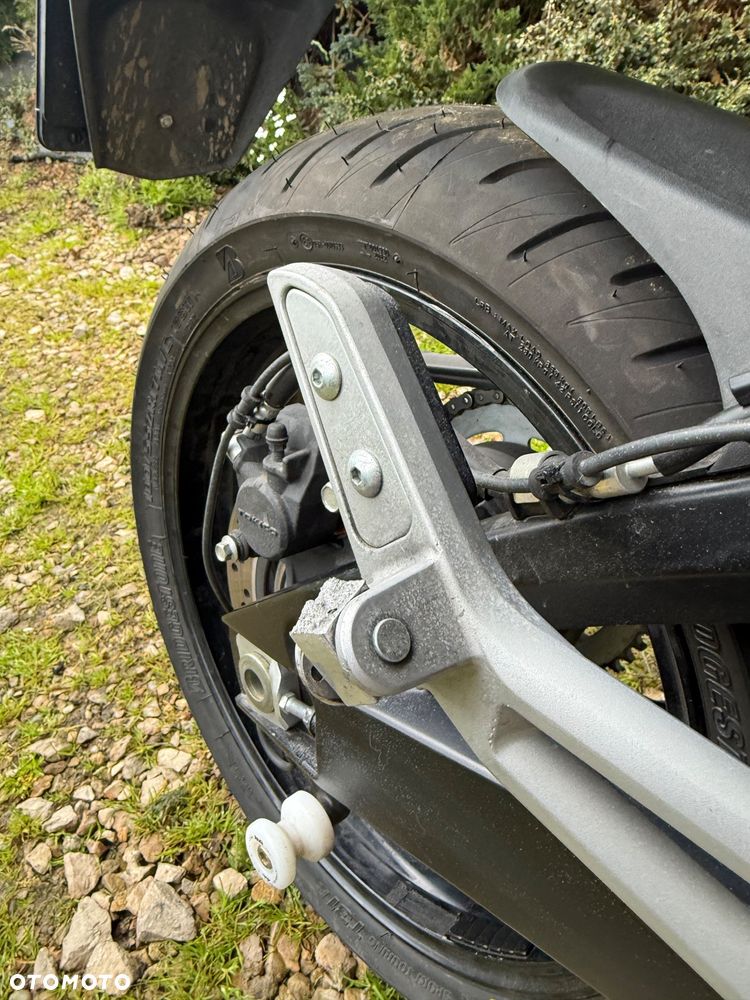 Suzuki GSR - 15