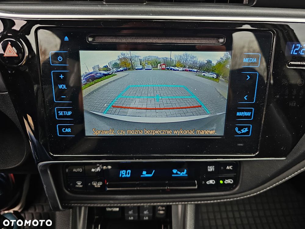 Toyota Auris 1.6 Premium - 17