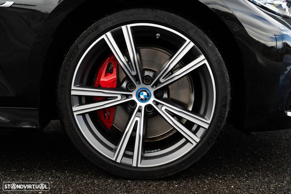 BMW 330 e Pack M Auto - 36