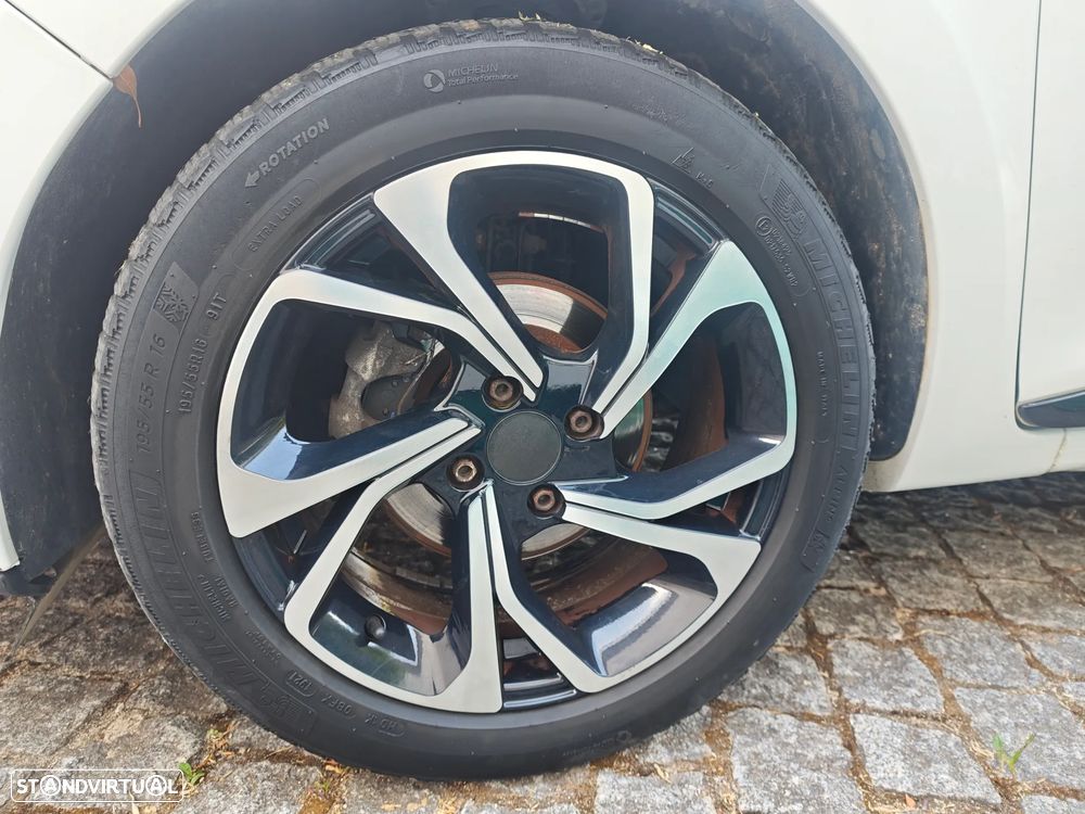 Renault Clio 1.2 16V 75 LIMITED - 28