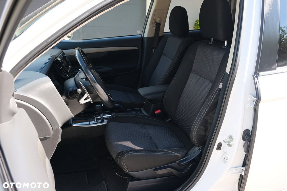 Mitsubishi Outlander - 21