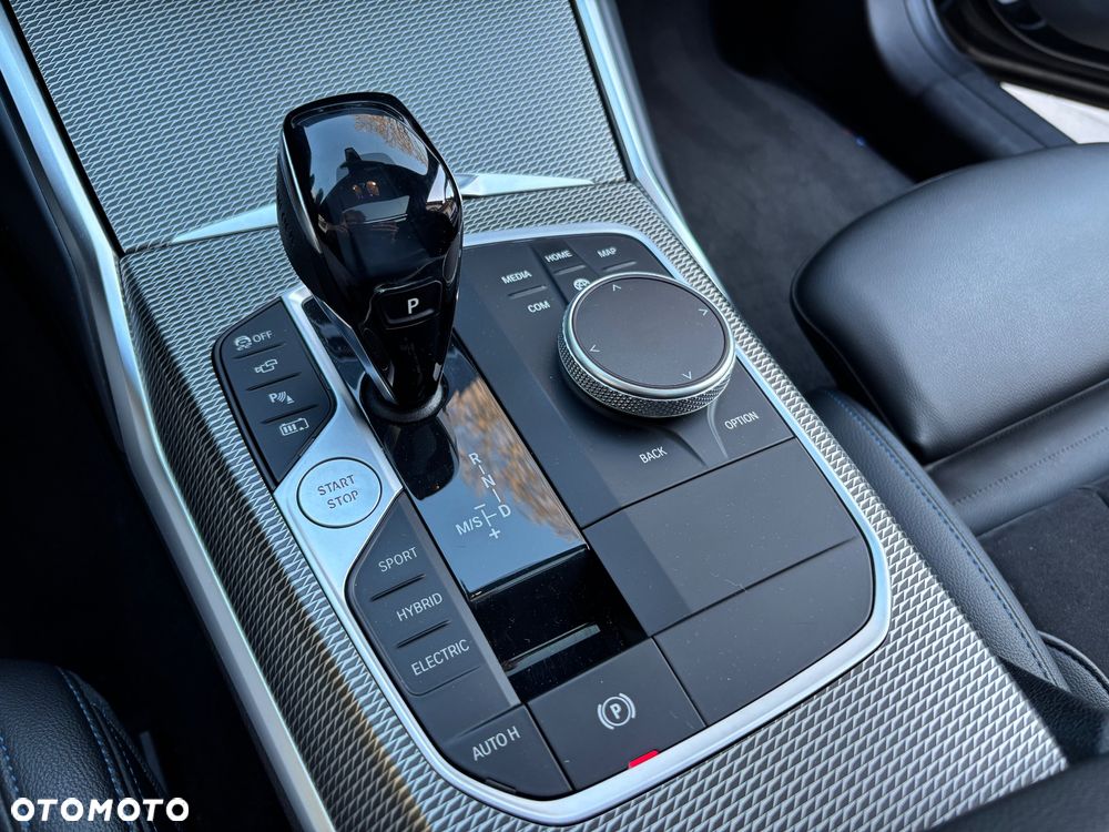 BMW Seria 3 330e xDrive M Sport - 19