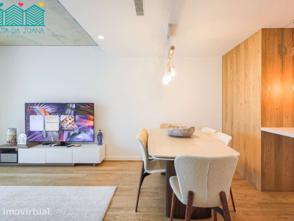 Apartamento T3 com terraço e duas garagens fechadas na Praia da Barra
