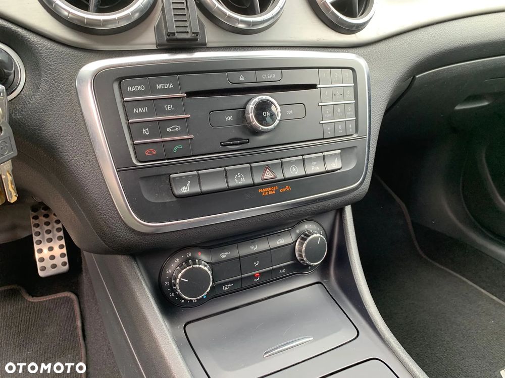 Mercedes-Benz CLA 180 7G-DCT AMG Line - 13