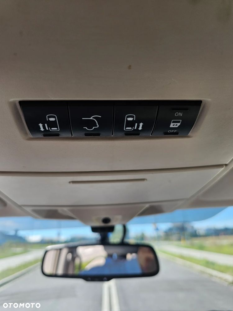 Chrysler Grand Voyager 2.8 CRD Limited - 17