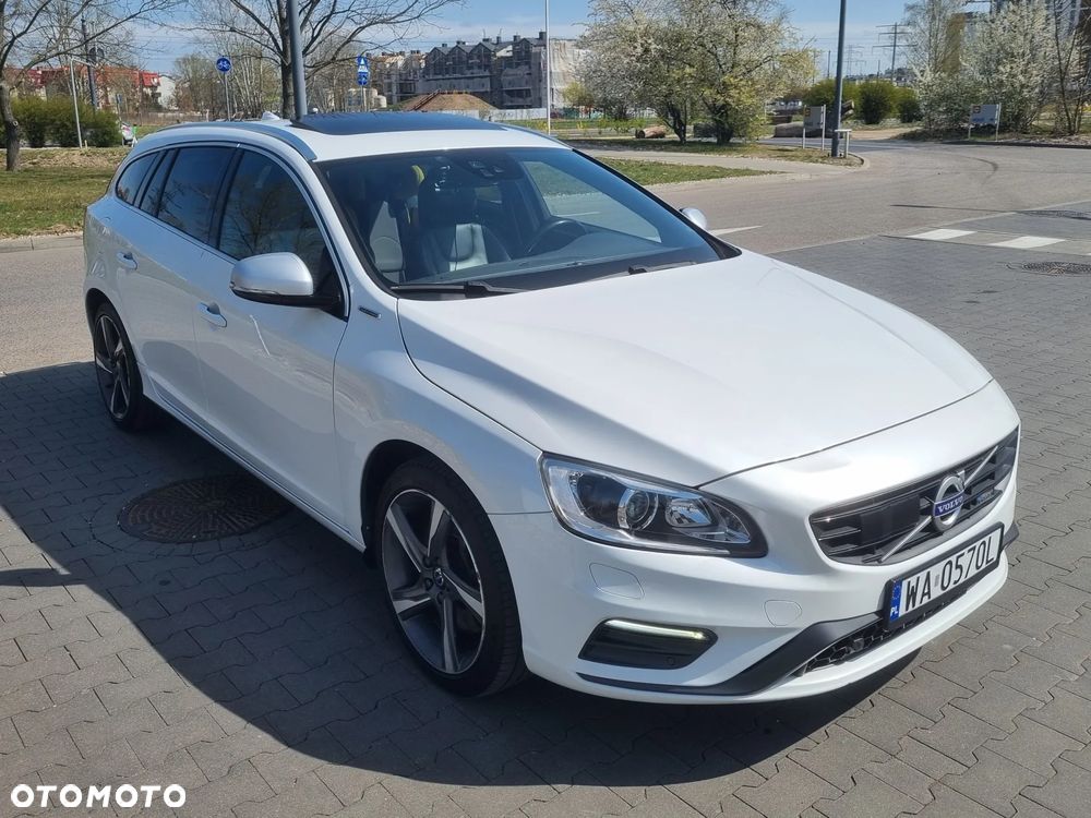 Volvo V60 D6 AWD Plug-in Hybrid R-Design Summum - 10
