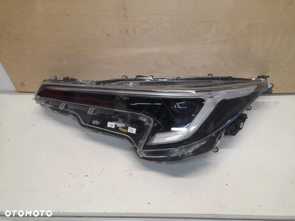 LAMPA LEWA TOYOTA COROLLA E21 KOMBI FULL LED 81150-02X10