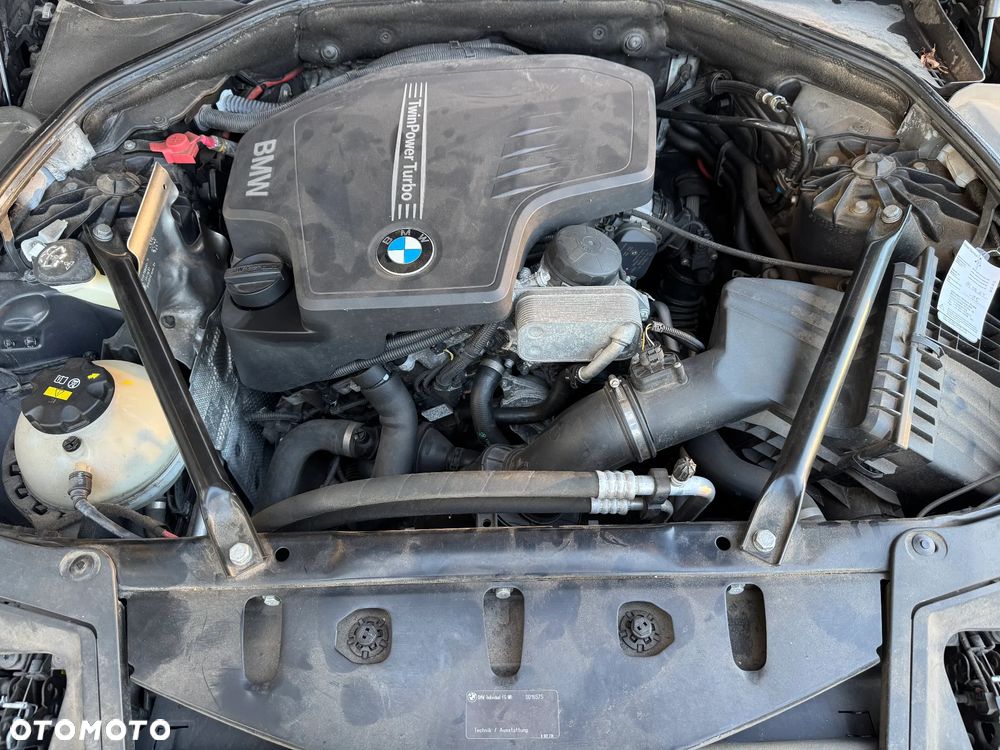 BMW Seria 5 528i - 40