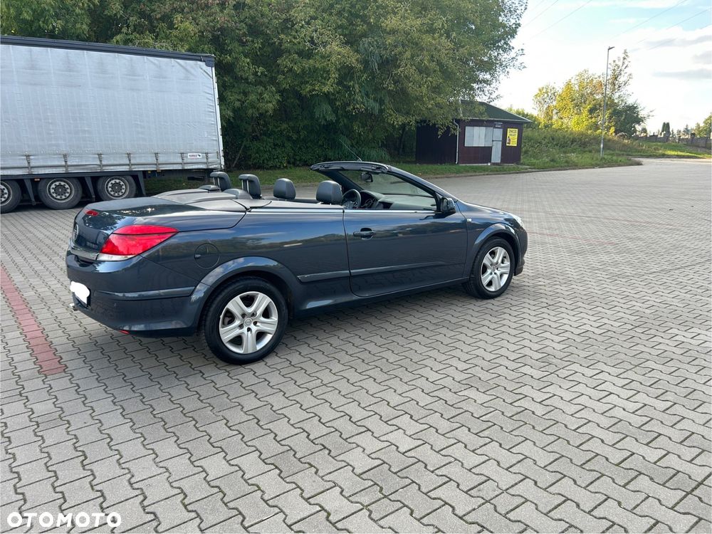 Opel Astra GTC 1.6 Cosmo - 4