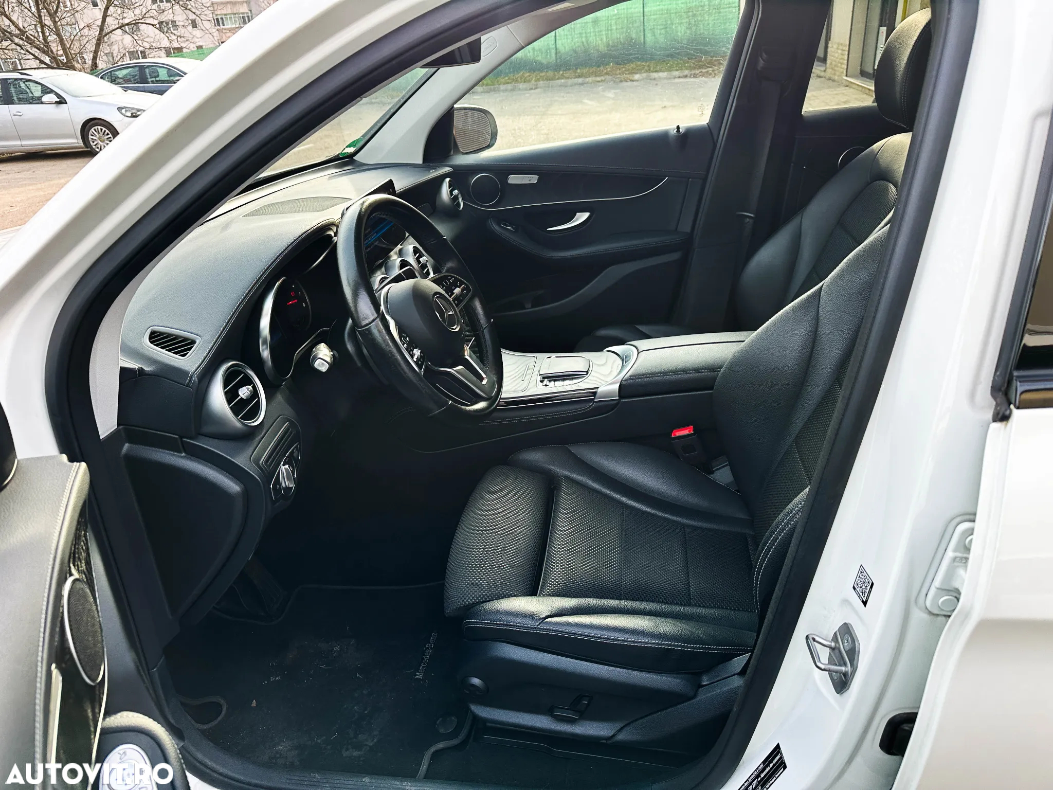 Mercedes-Benz GLC 300 e 4Matic 9G-TRONIC - 11