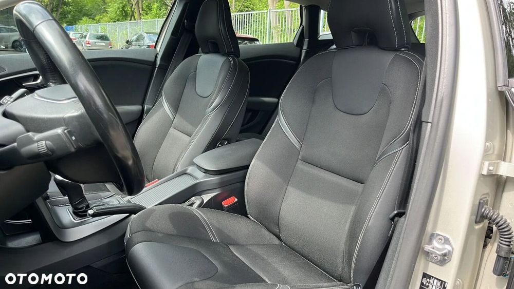 Volvo V40 D3 Drive-E Momentum - 14