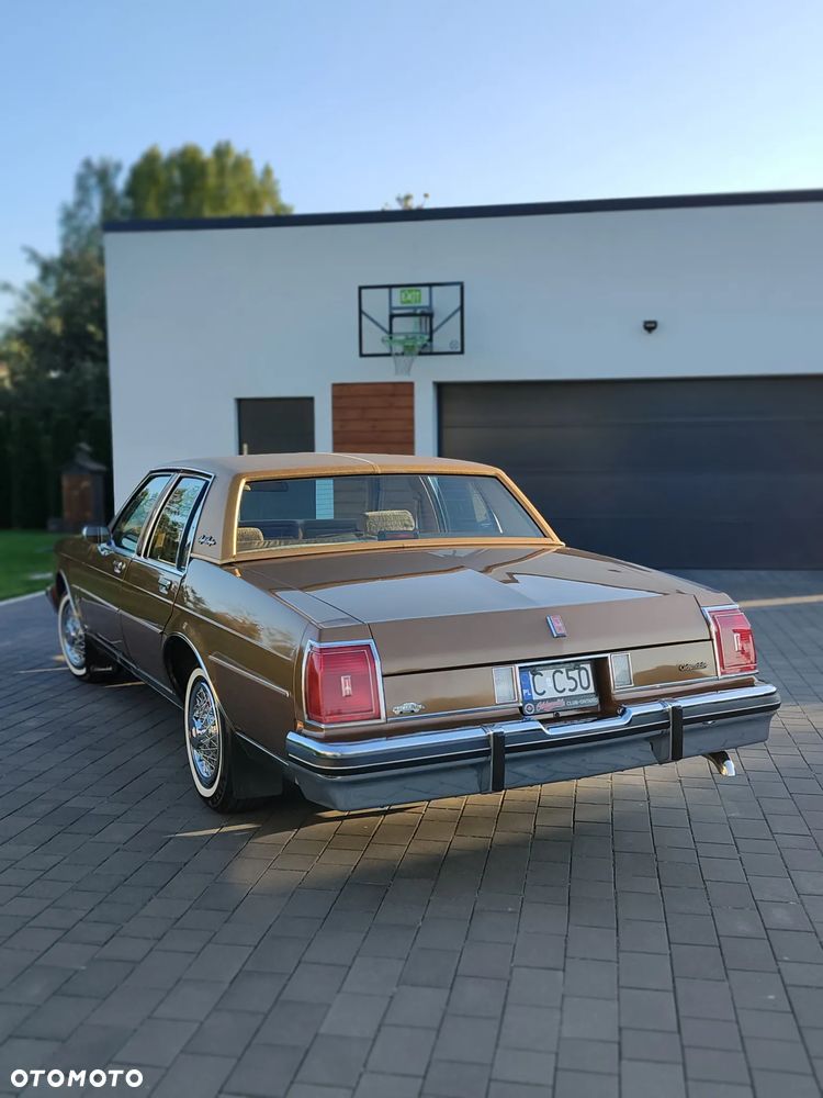Oldsmobile Delta 88 - 6