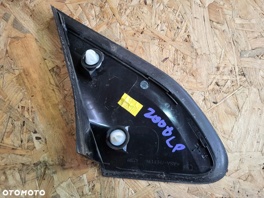 Trójkąt błotnika lewy Peugeot 2008 - 2