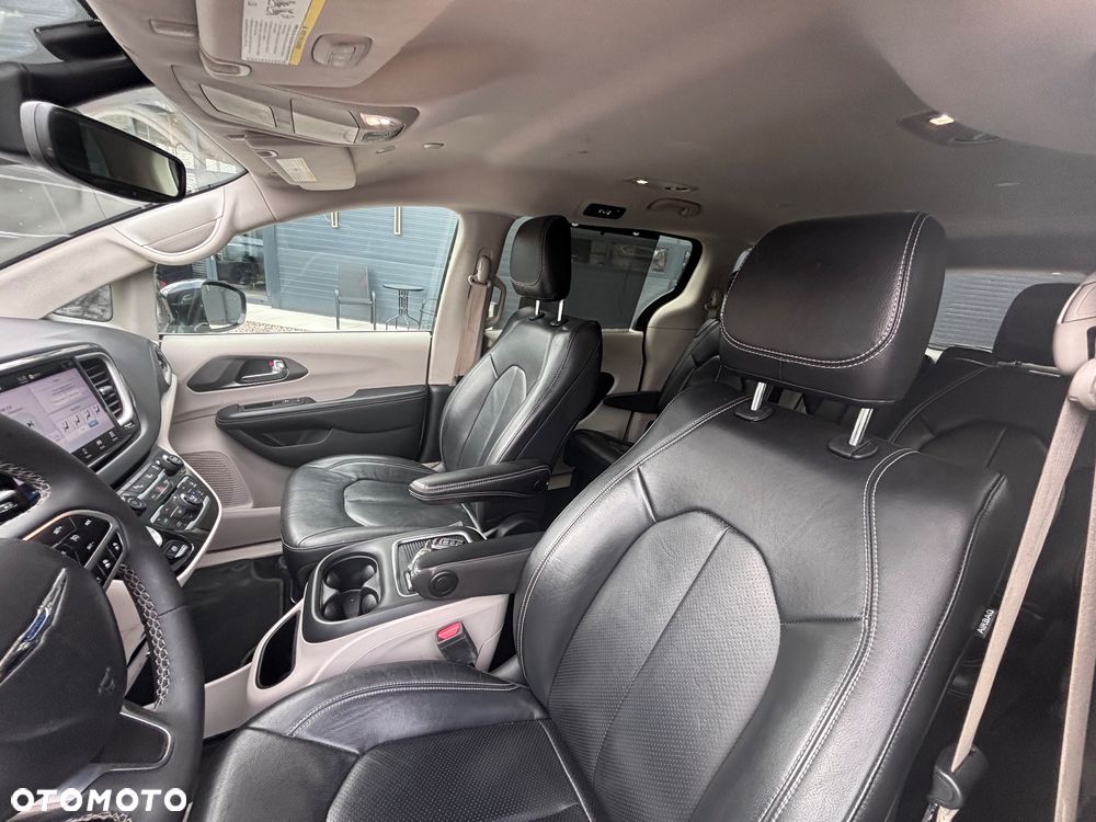 Chrysler Pacifica - 15