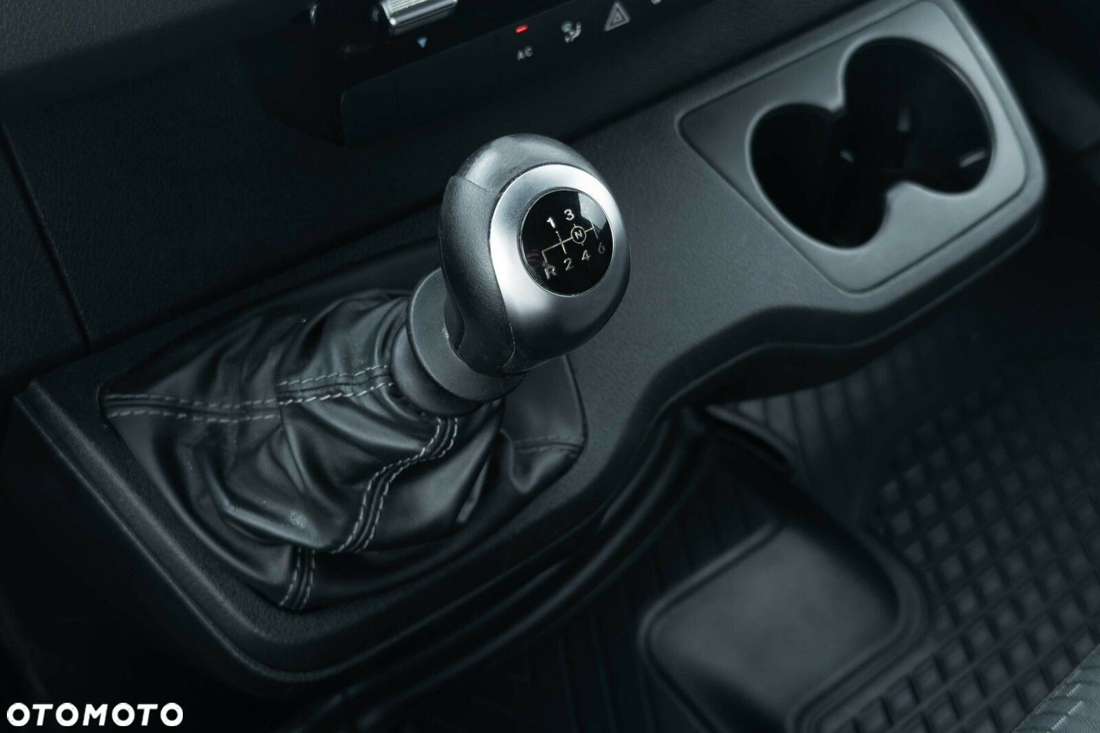 Mercedes-Benz Sprinter - 19