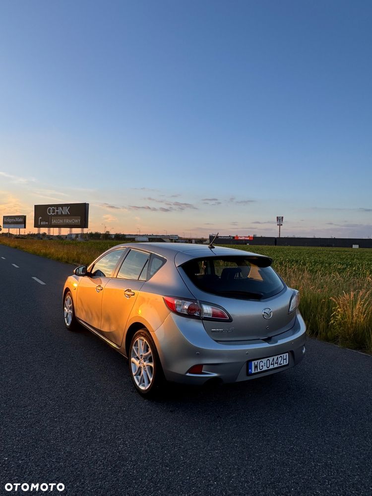 Mazda 3 1.6 Exclusive + - 8