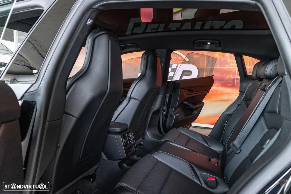 Porsche Taycan Cross Turismo 4 - 26