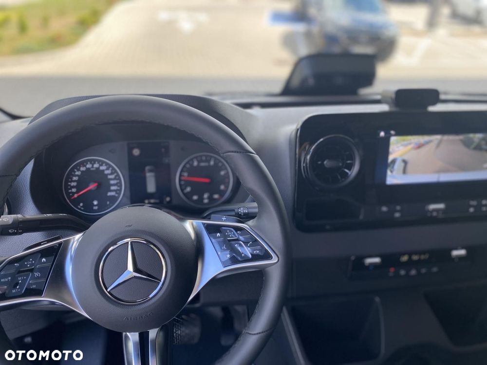 Mercedes-Benz Sprinter - 12