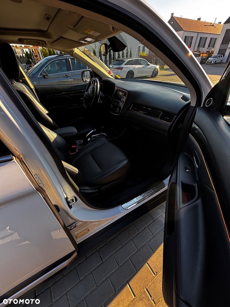 Mitsubishi Outlander 2.0 Intense + Navi 4WD CVT - 14