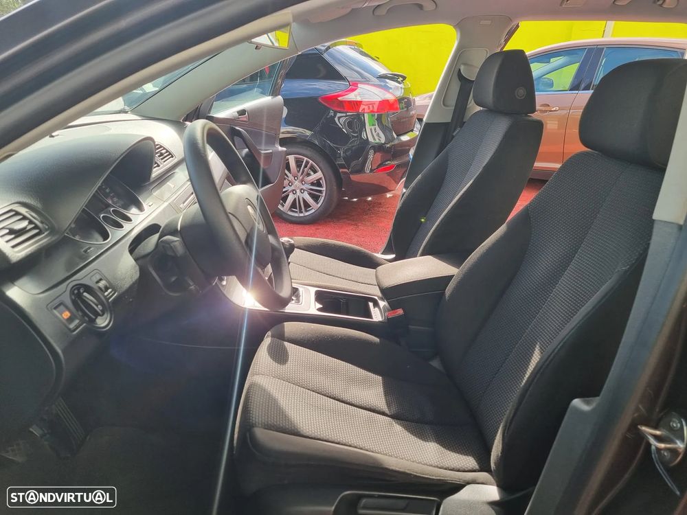 VW Passat Variant 1.6 FSi Trendline - 28