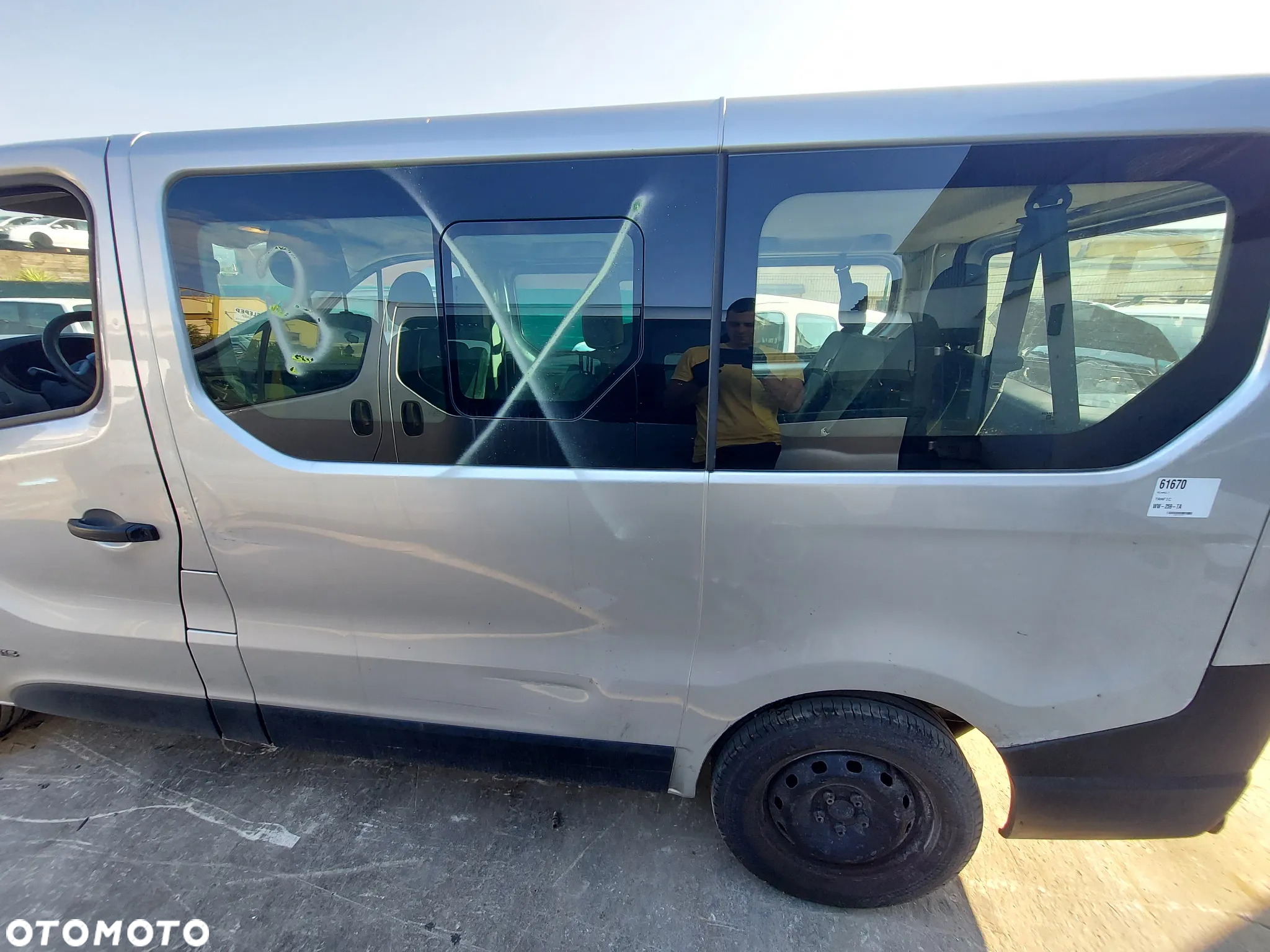 Trafic III Vivaro B Błotnik Tylny Lewy Ćwiartka Szyba - 2