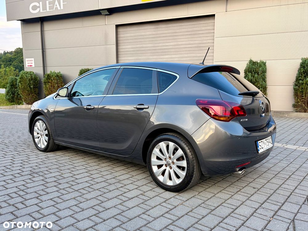 Opel Astra 1.4 Turbo Cosmo - 11