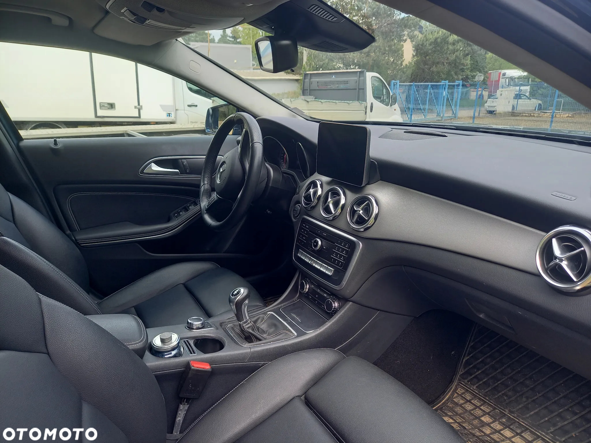 Mercedes-Benz GLA 180 Peak Edition - 6