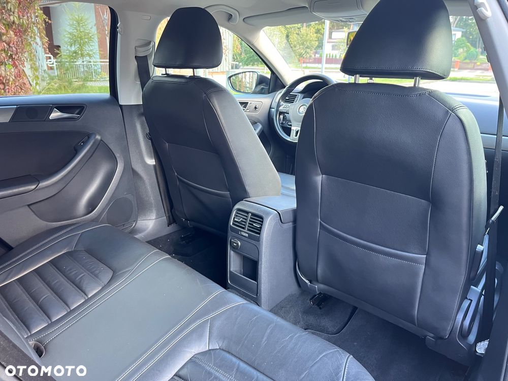 Volkswagen Jetta 2.0 TDI DPF DSG Trendline - 12