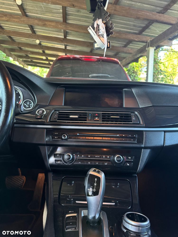 BMW Seria 5 525d xDrive - 17