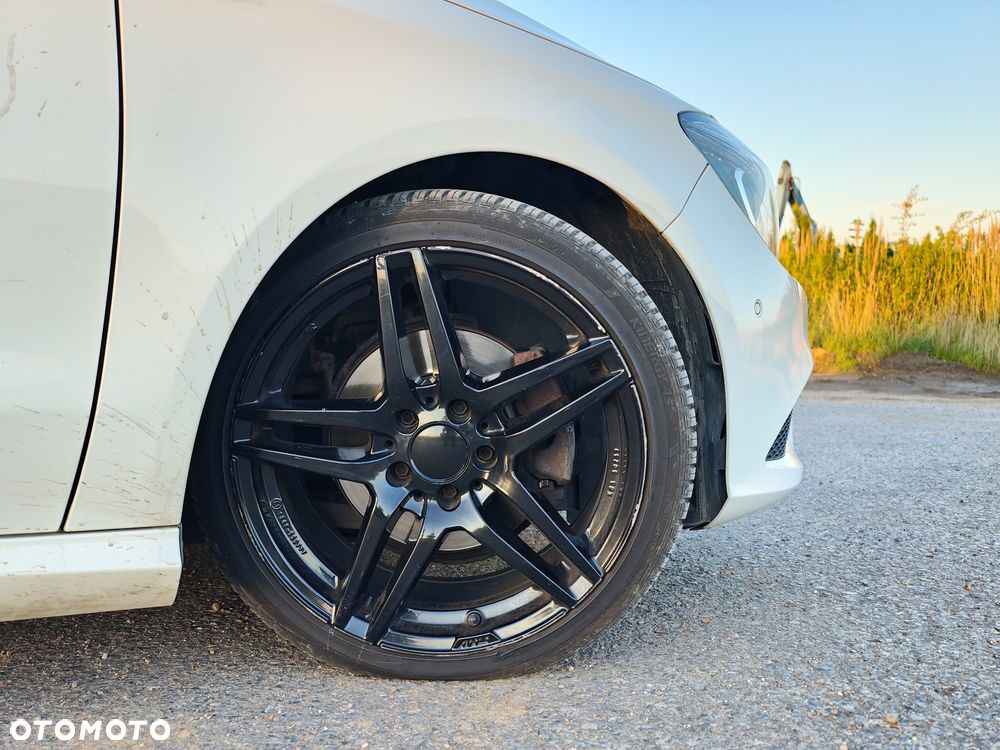 Mercedes-Benz CLA 200 7G-DCT - 8