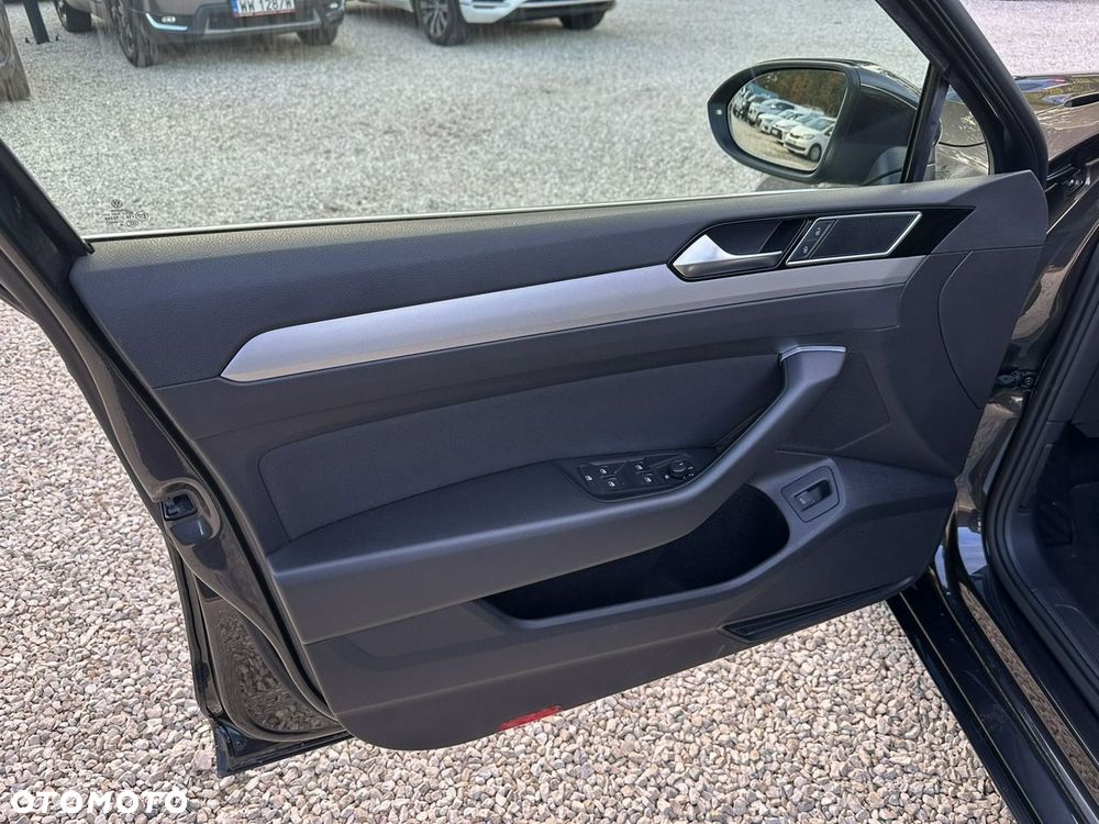 Volkswagen Passat - 15