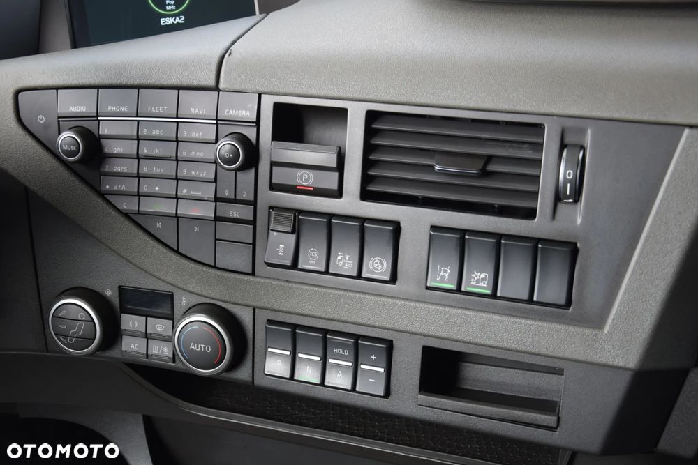 Volvo FH500 / EURO 6 / KLIMATYZACJA POSTOJOWA / ACC / LEDY / 2 ZBIORNIKI / FULL SPILERY / SERWISOWANY / SPROWADZONY - 30