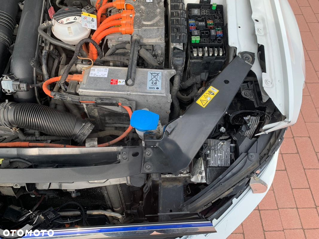 Volkswagen Passat - 15