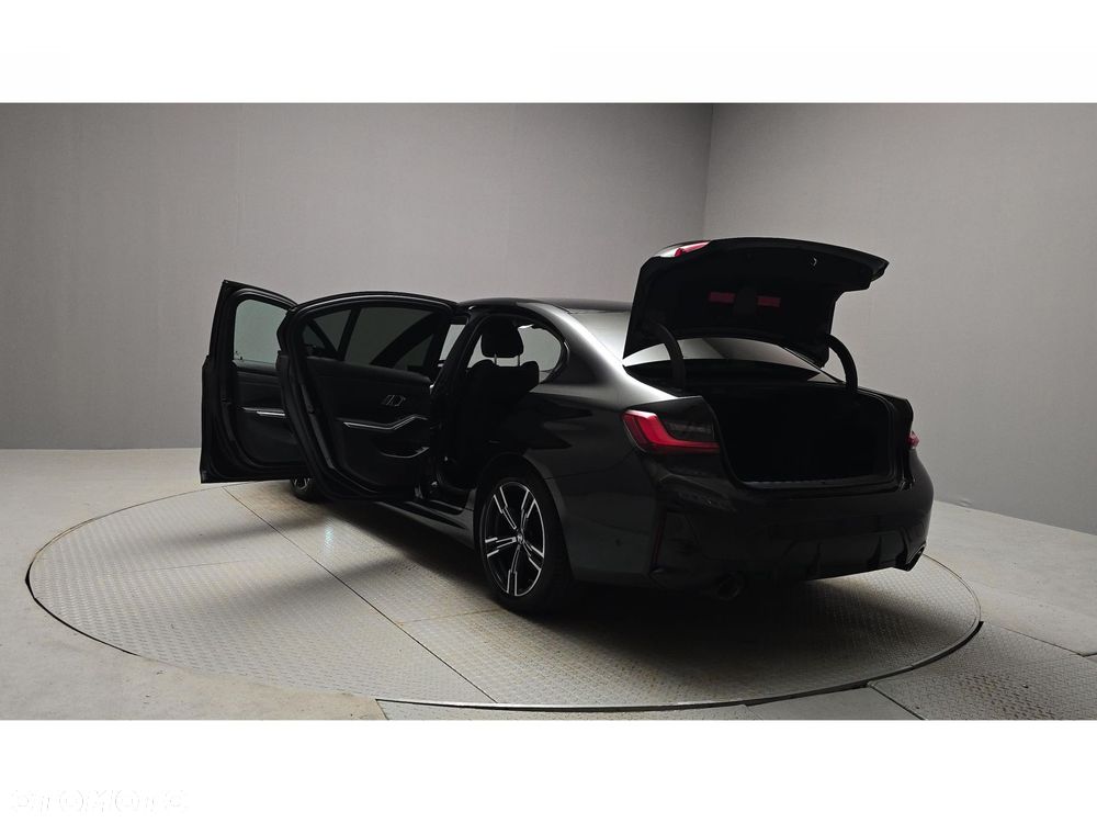 BMW Seria 3 320d xDrive mHEV M Sport - 11
