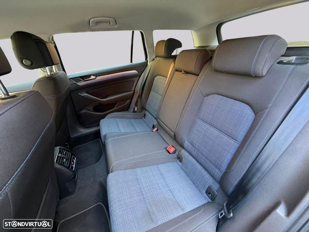VW Passat - 35